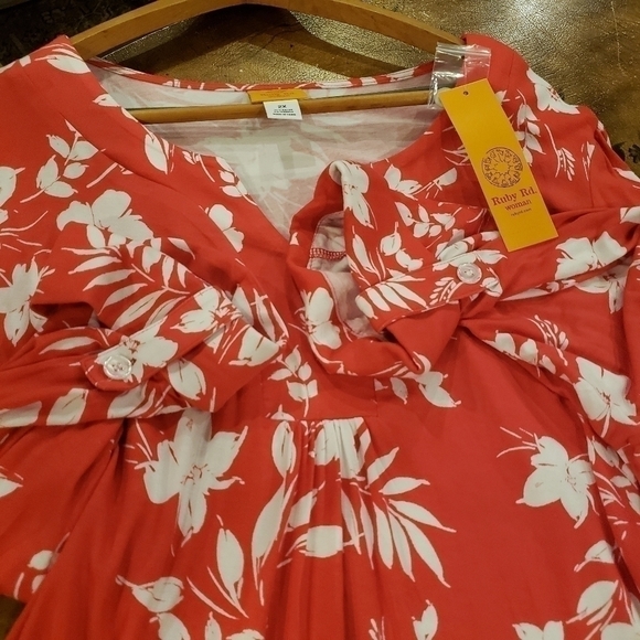 NWT Ruby Rd. Plus Sized Floral Tunic in Coral & White Size 2X - Picture 6 of 7